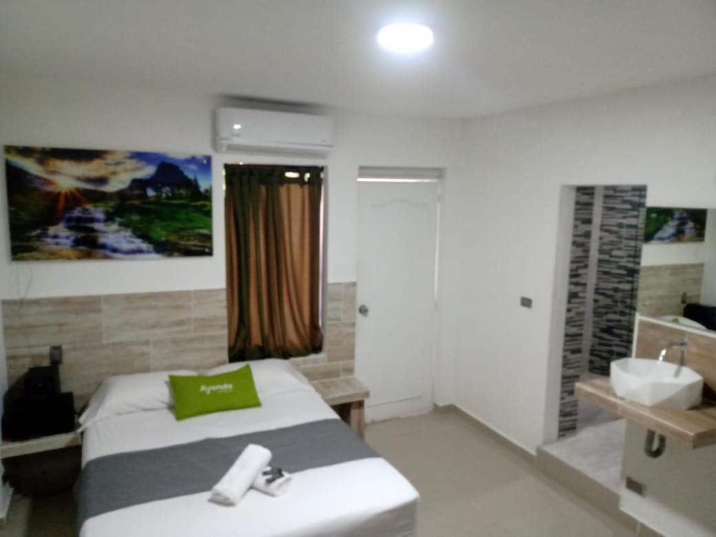 Hotel Brisas Medellín Zewnętrze zdjęcie