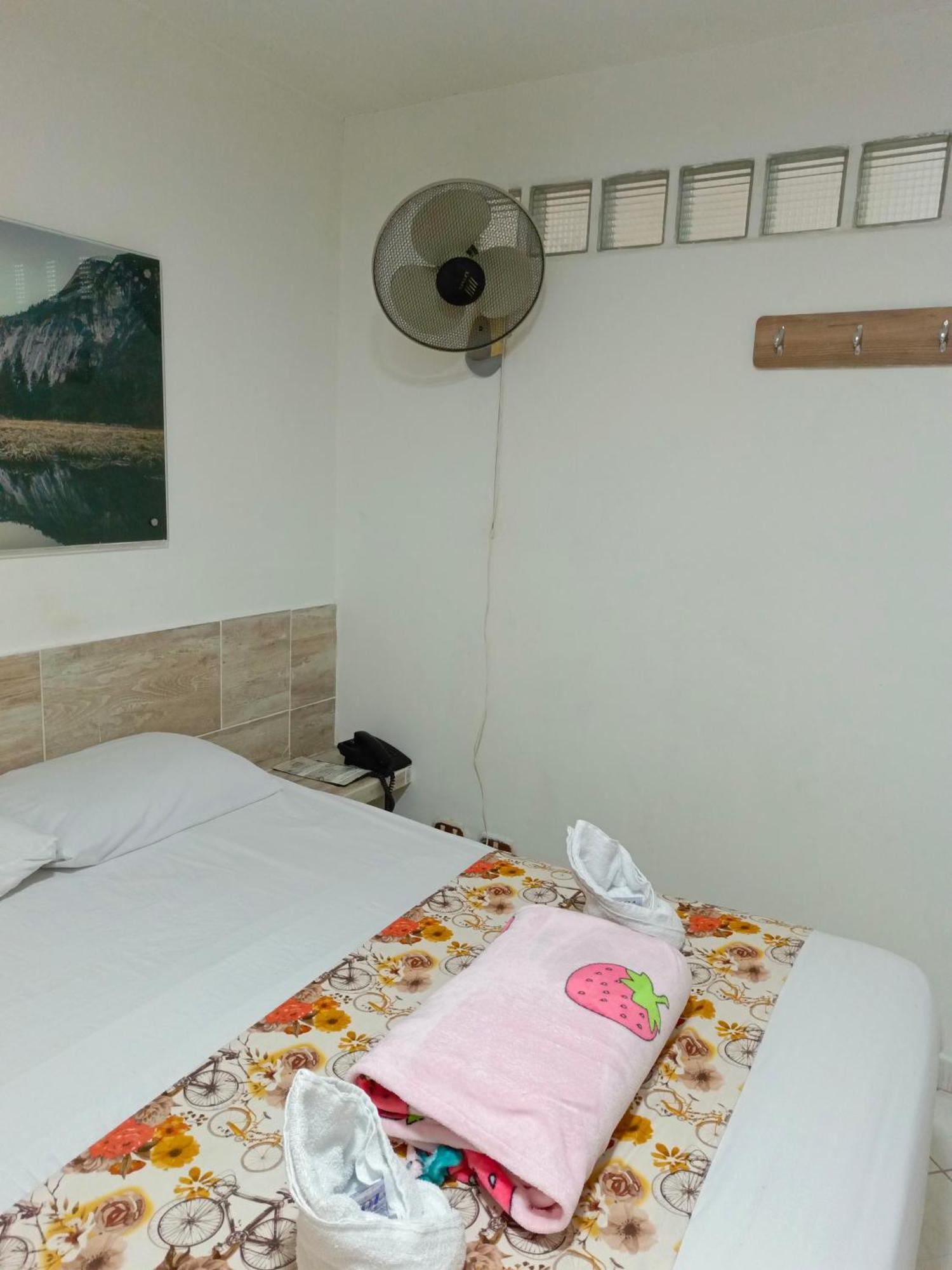 Hotel Brisas Medellín Zewnętrze zdjęcie