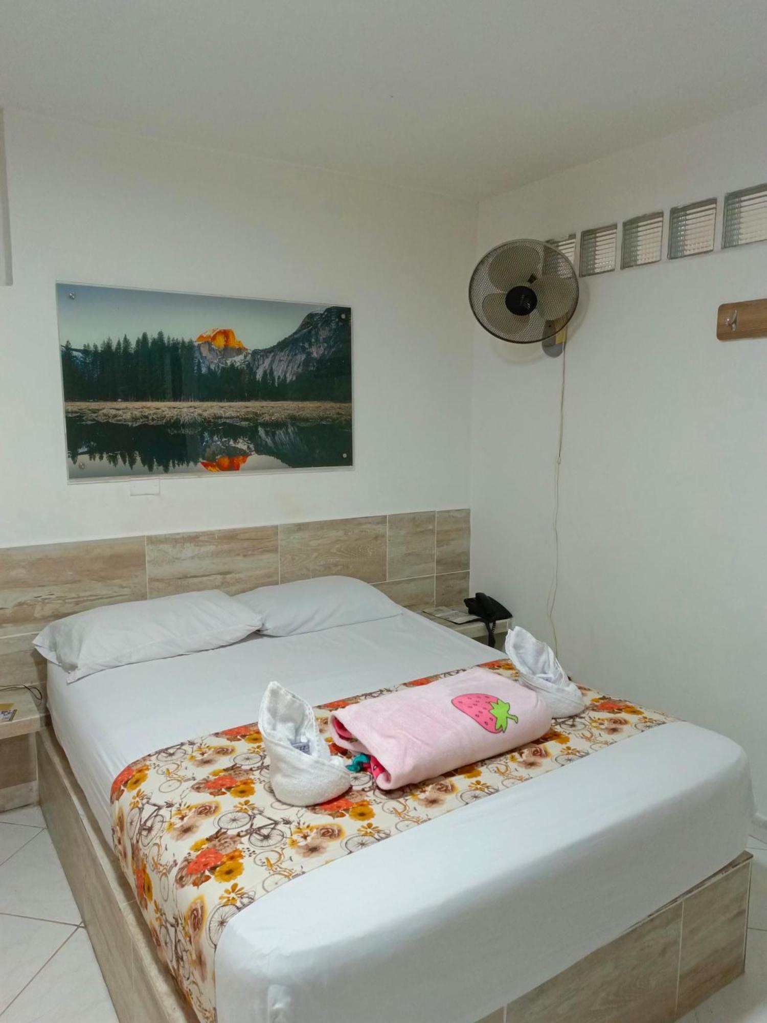 Hotel Brisas Medellín Zewnętrze zdjęcie